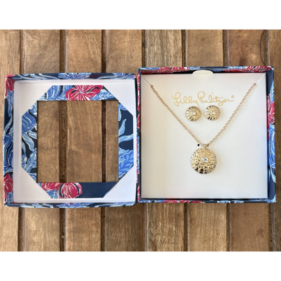 Lilly Pulitzer Gold Tone Sand Dollar Necklace & Stud Earrings Set New In Box - Picture 3 of 5